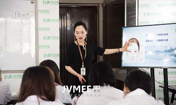 成都学纹绣的黉舍在那里