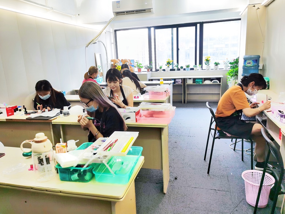 高中学历怎样学美甲