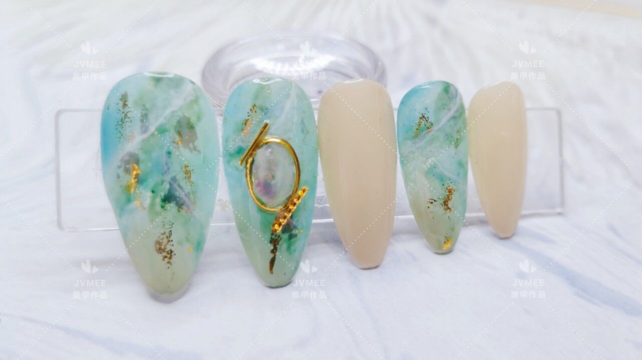 在成都学美甲几多钱