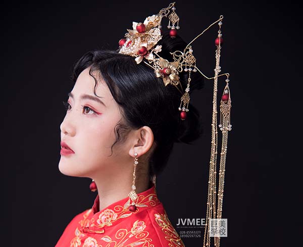 成都学化装价钱是几多