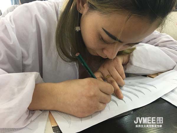 成都纹绣黉舍培训普通多久能学会