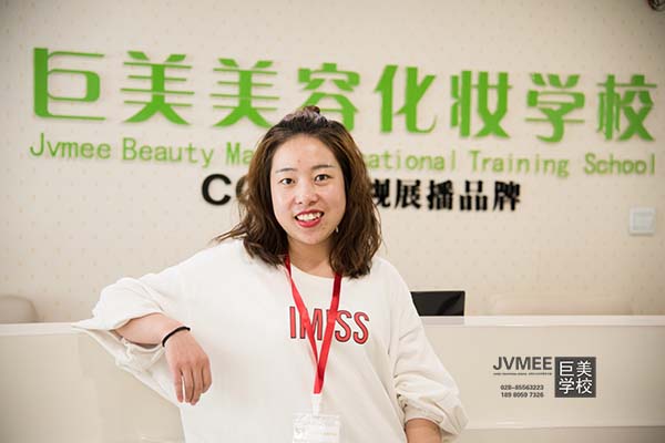 南充美甲黉舍膏火几多钱