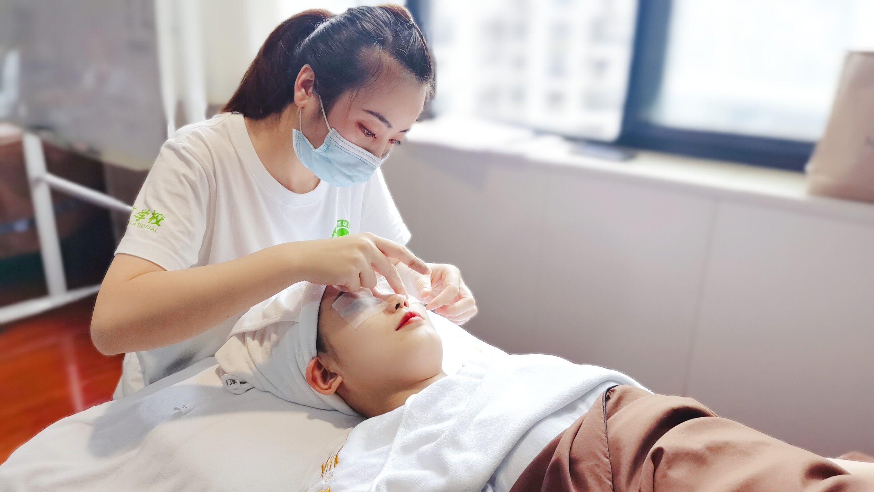 学历低作美容美体师有前程吗