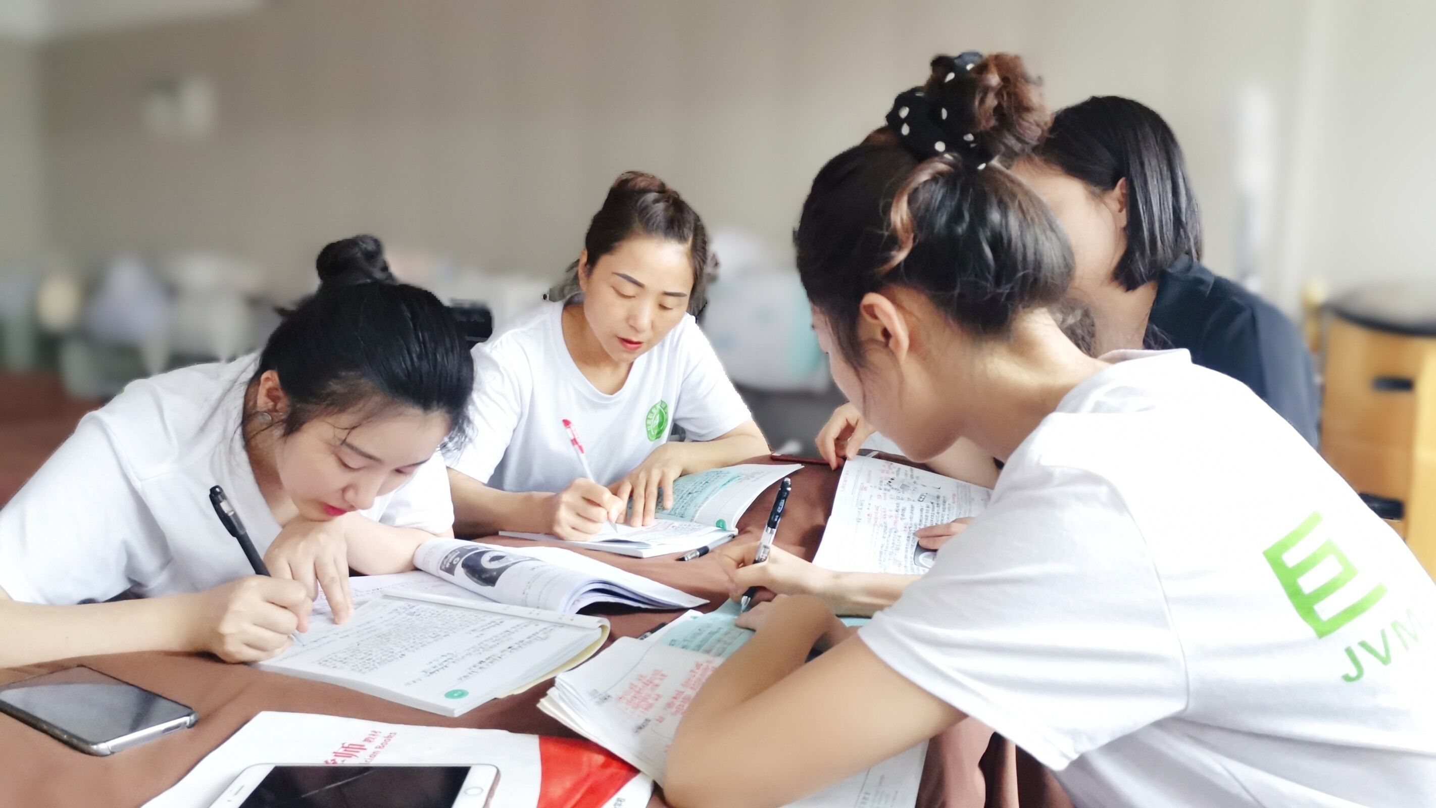学历低作美容美体师有前程吗