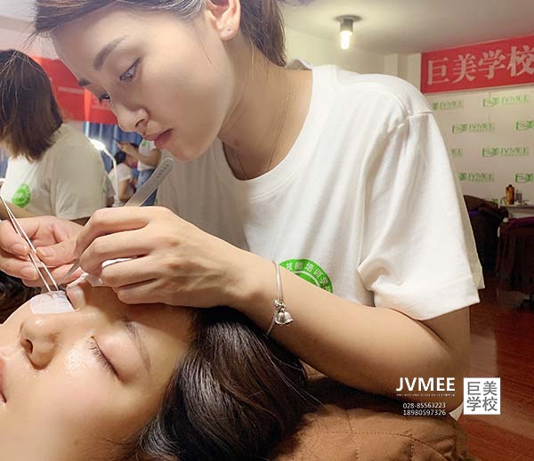 大先生作美睫师有前程吗