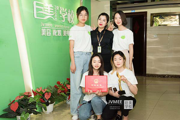 2022年自贡市美睫培训膏火优惠价钱