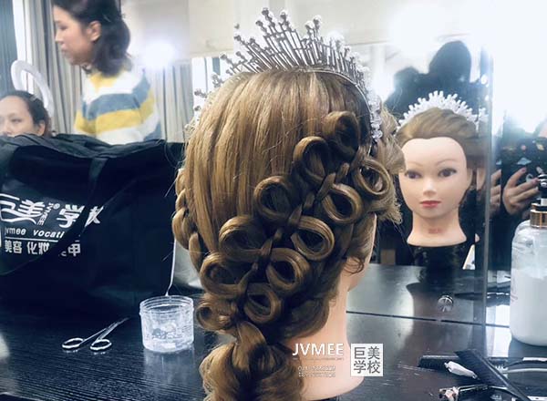 30岁学做彩妆师如何样