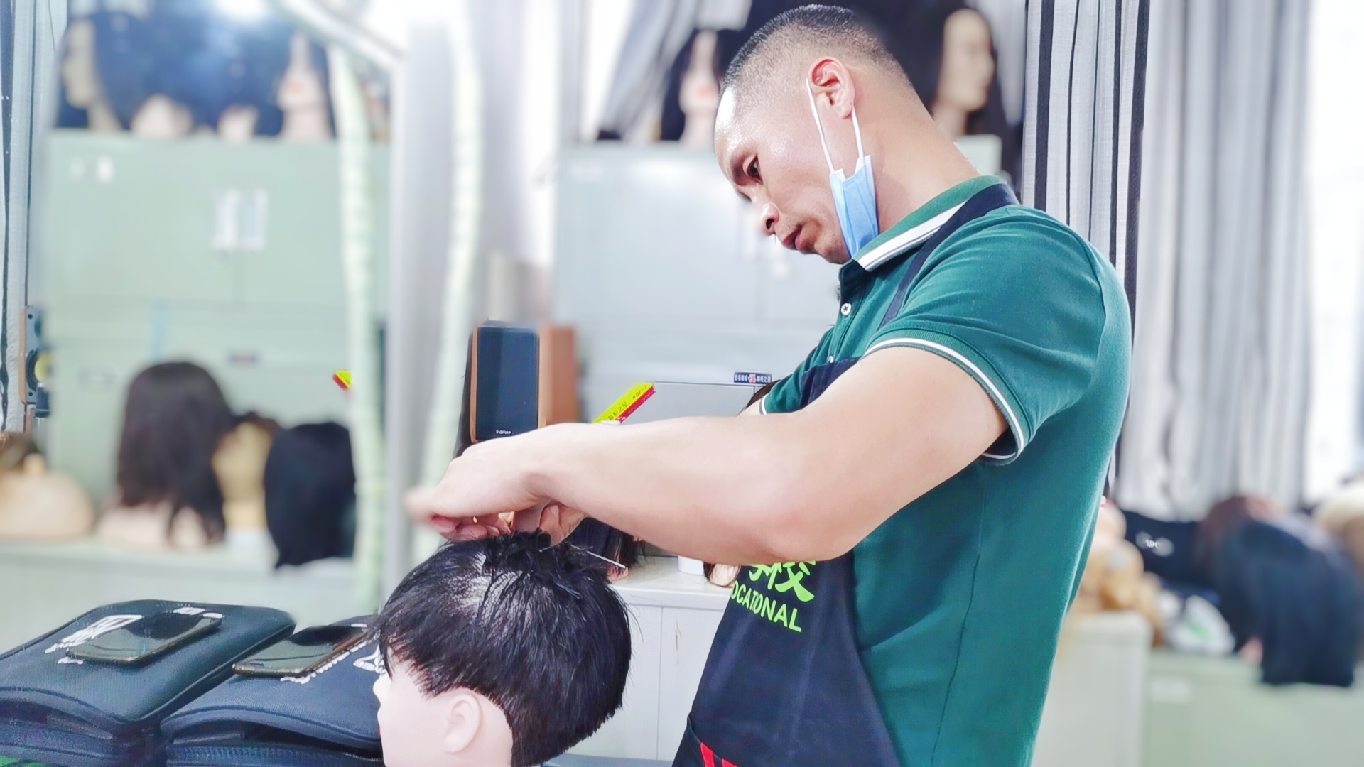 高中学历学美发有前程吗