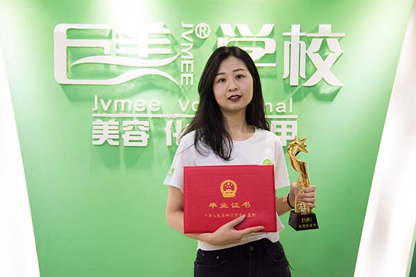 发卖转行作美睫师怎样样