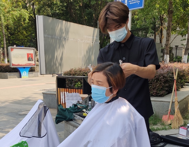 初中毕业学美发有甚么上风