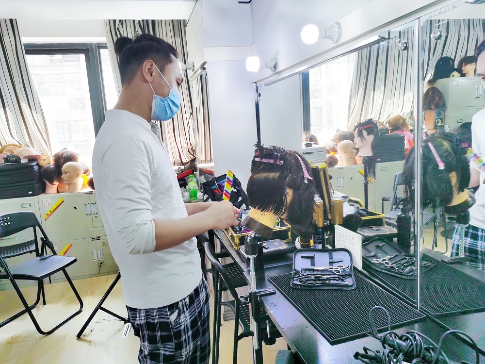 老手学美发若何能学好