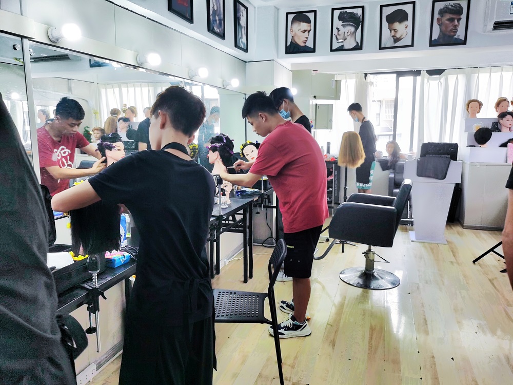 文员转行学化装怎样学能学会