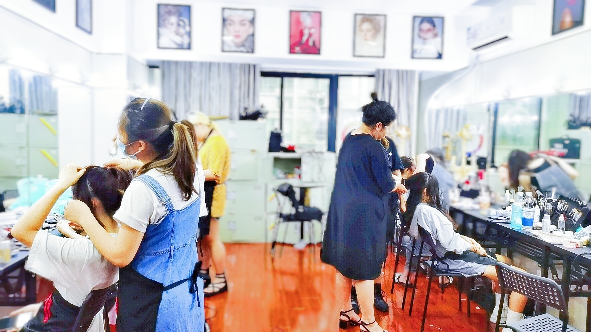 老手化装师若何月入过万