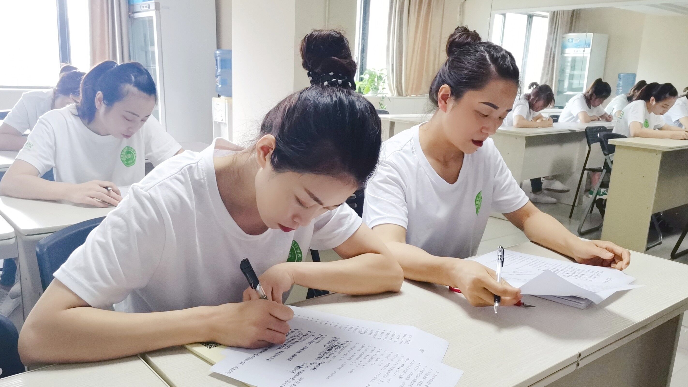 初中毕业学美容成长远景怎样样