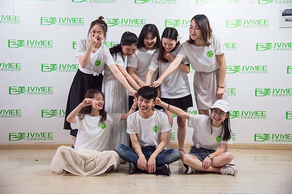 零根本学化装黉舍怎样选