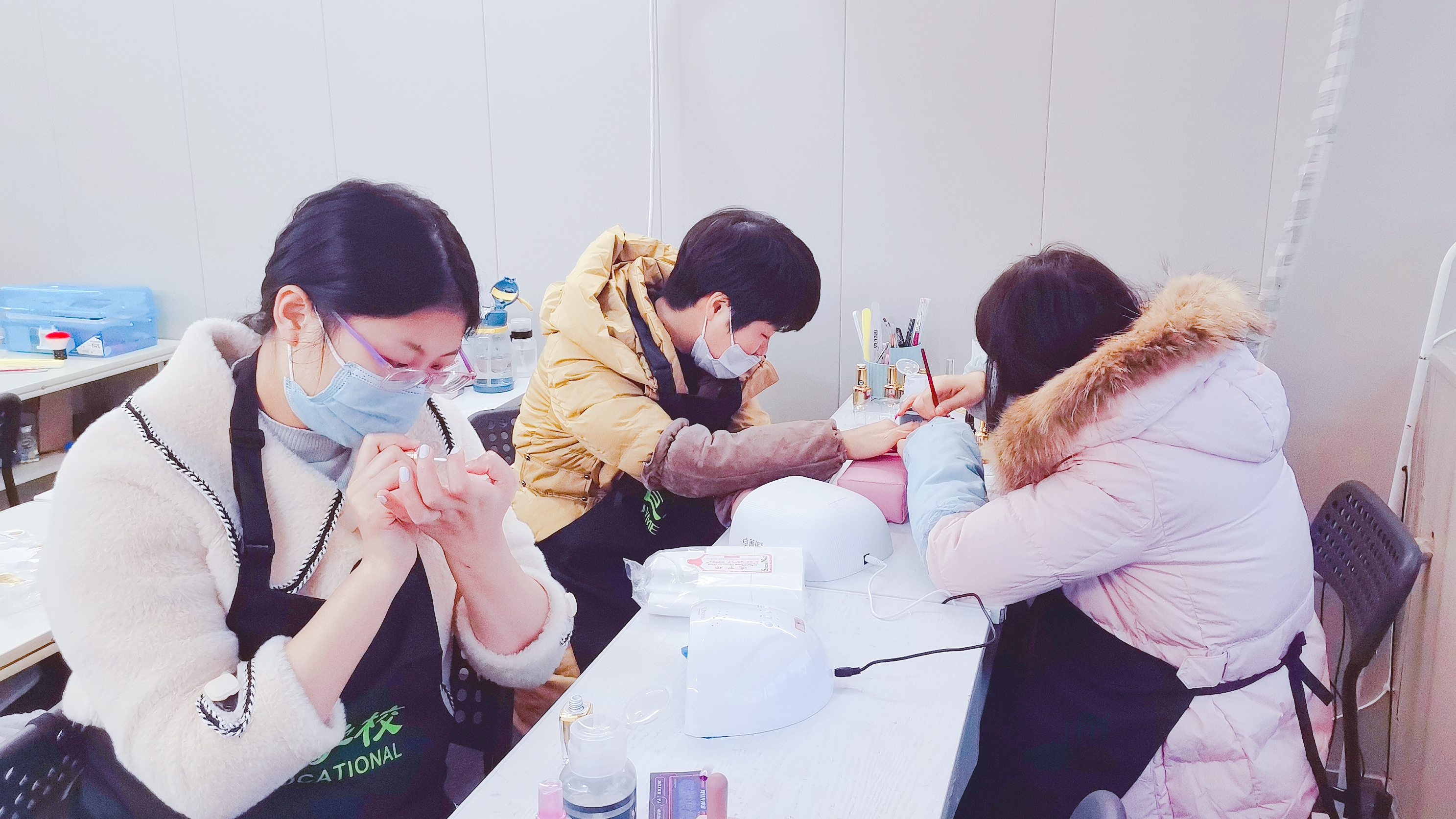 零根本学美甲须要学些甚么