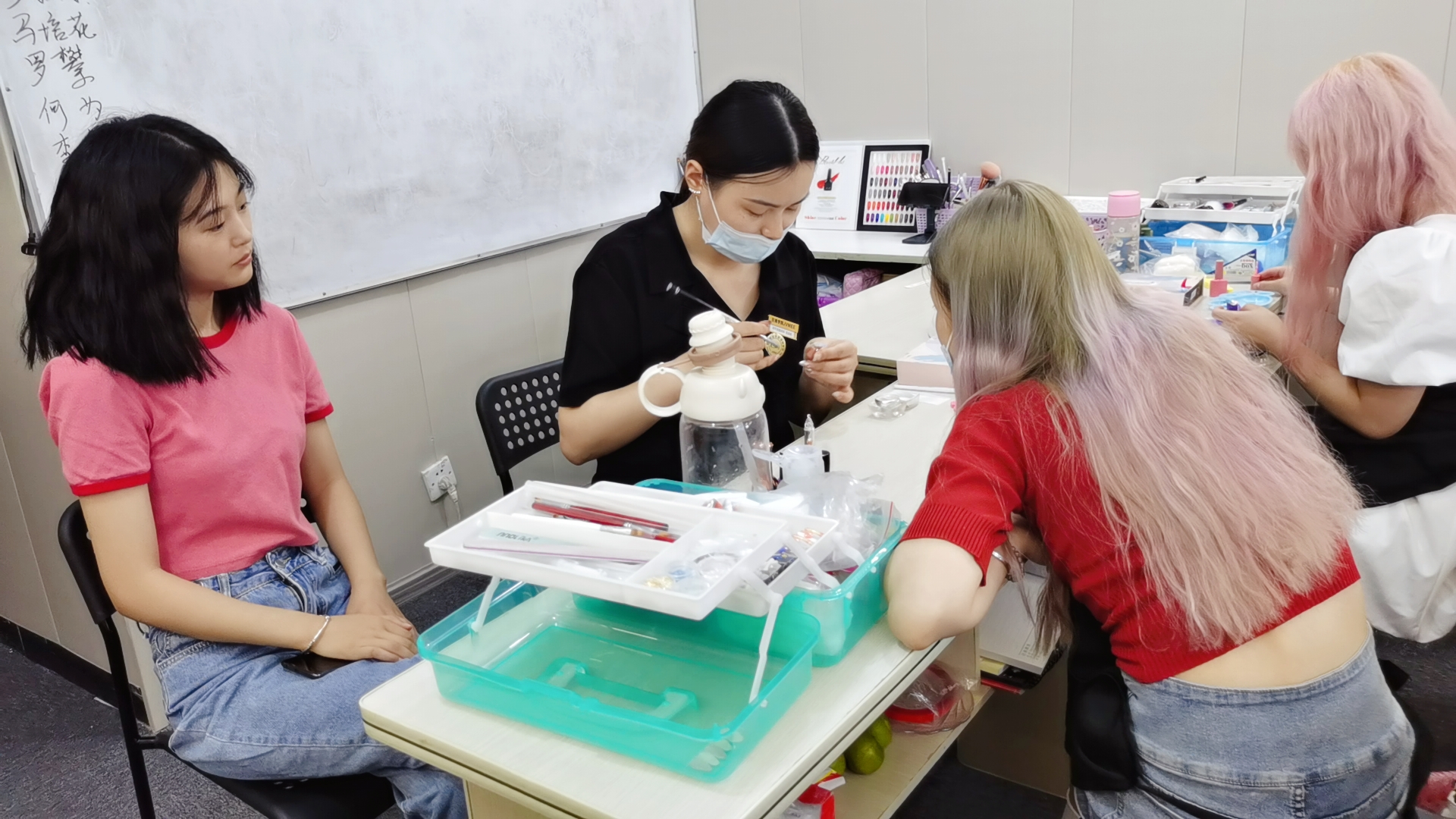老手学美甲有不成长前程