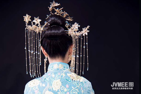 2022年成都学化装的黉舍怎样选