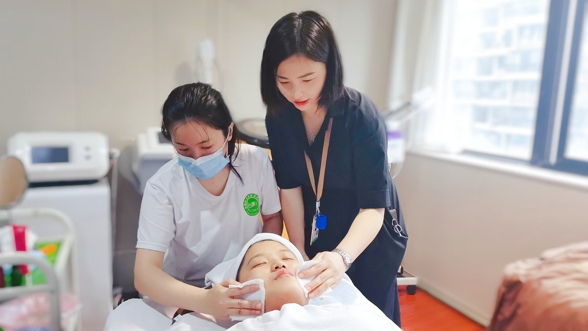 老手学美容的黉舍怎样选