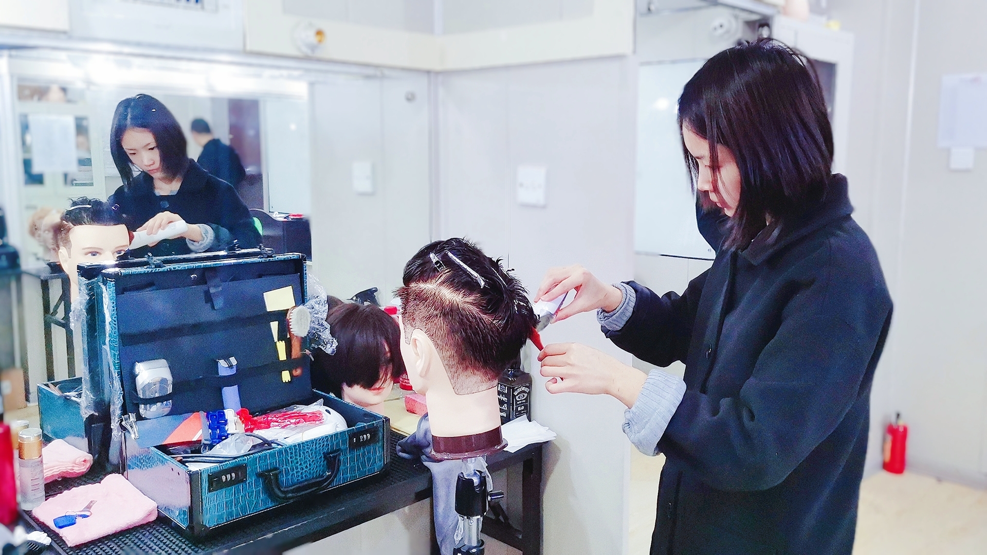 零根本学纹绣须要几多膏火