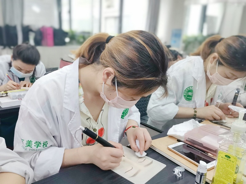 老手若何能学到纹绣手艺