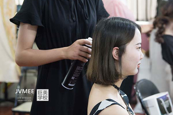 零根本学化装的成长远景好不好
