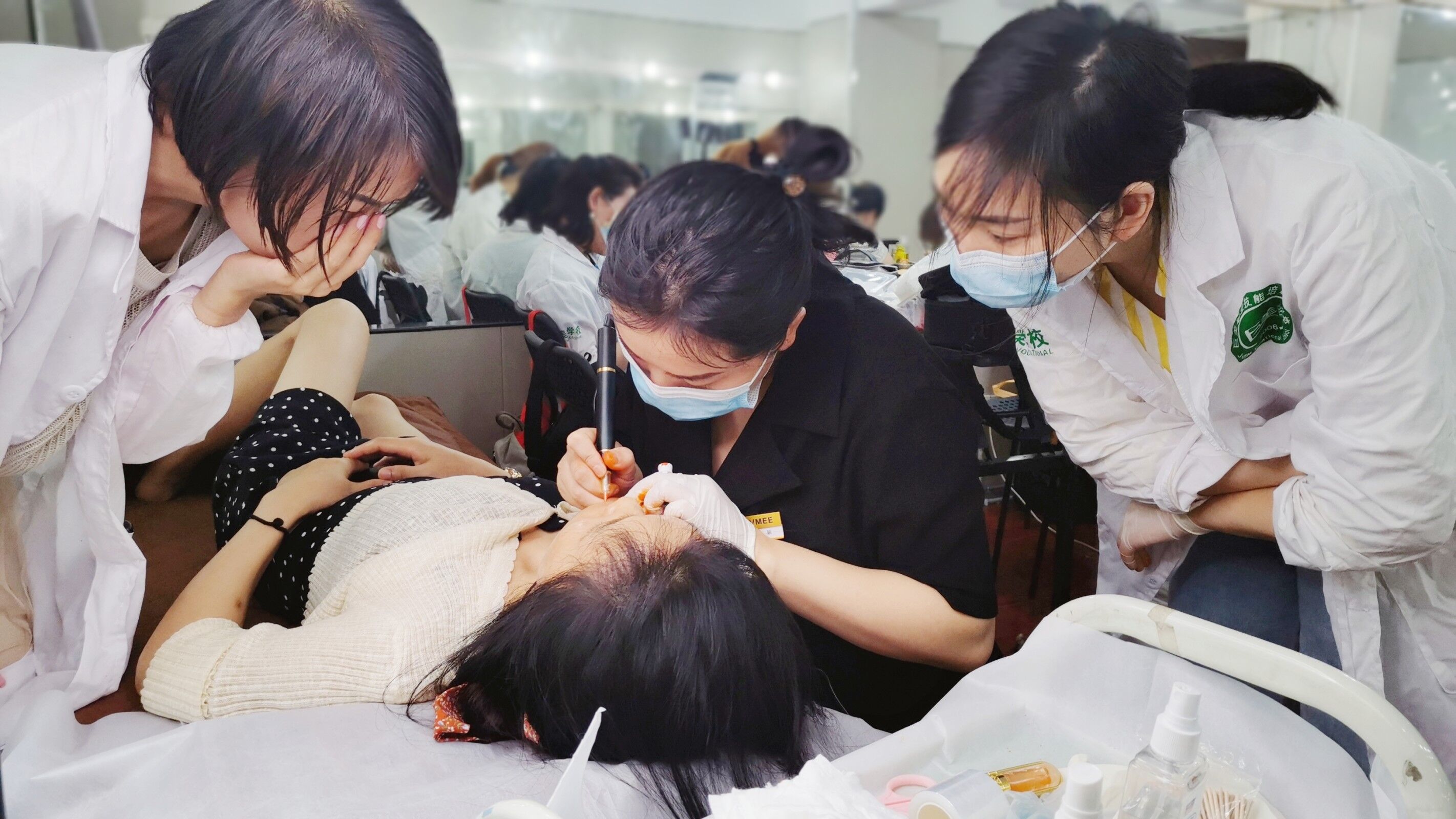老手学纹绣要怎样选黉舍