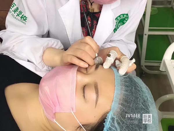 2022年老手学纹绣有不成长远景