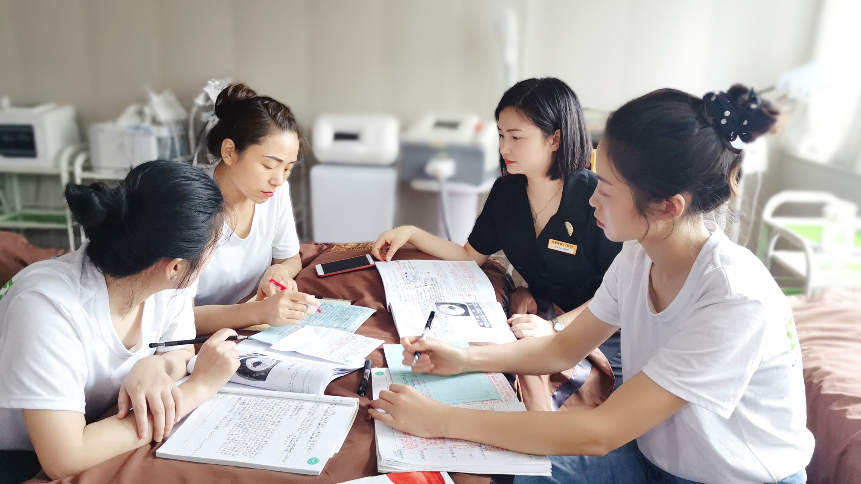 2022年老手若何挑选美容黉舍