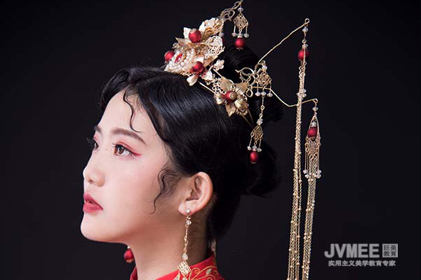 老手若何学能成为化装师