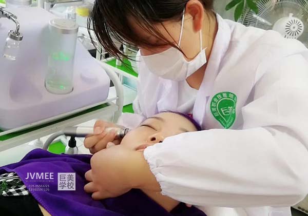 2022年在成都学美容好不好