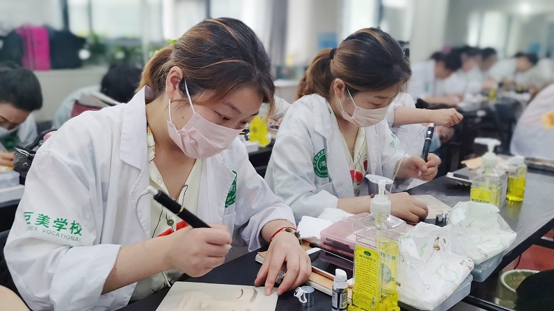 在成都转行学纹绣好吗