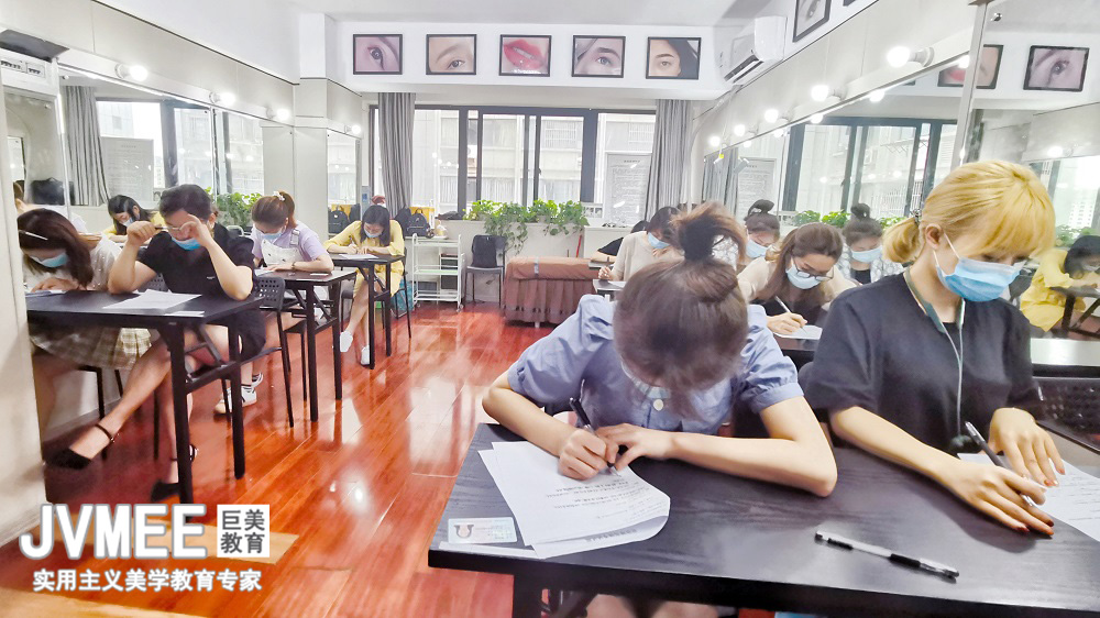 成都儿童剃头师的人为是几多