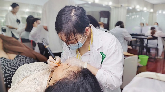 在成都男生学纹绣怎样样