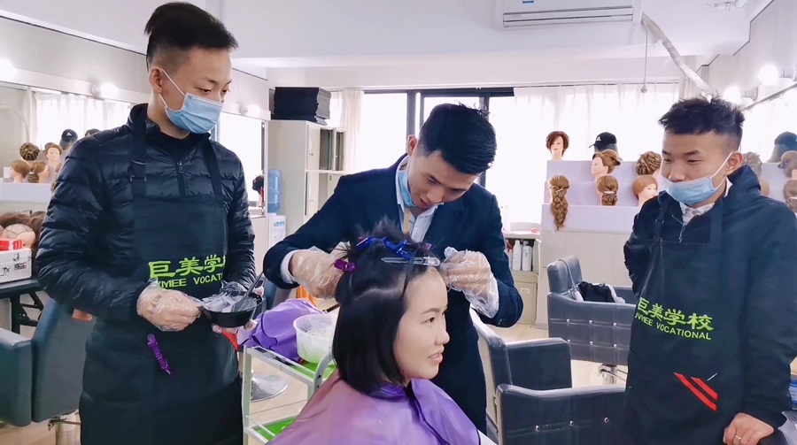 成都美发黉舍膏火