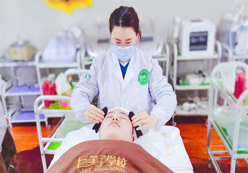 成都美容专业黉舍有哪些专业？