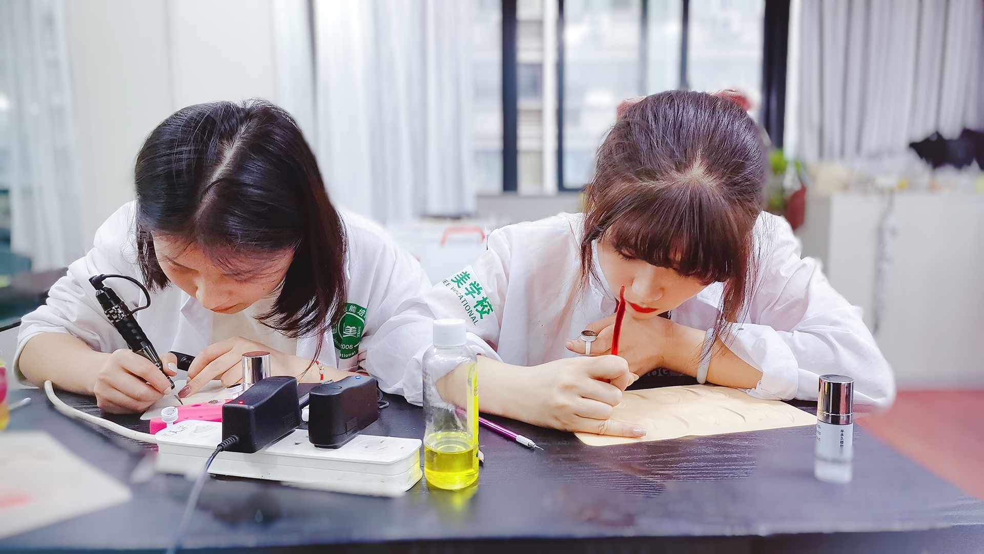 学纹绣大要月薪几多钱