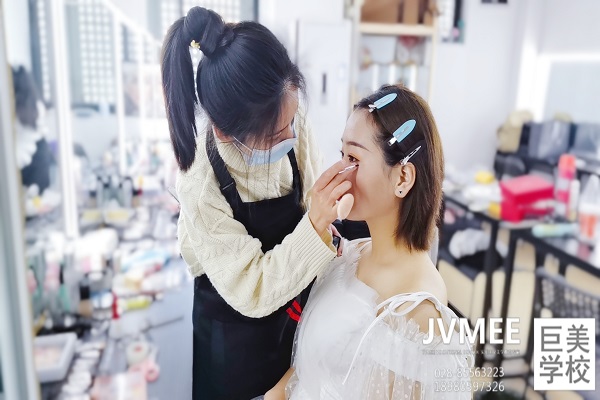 宝妈学化装好找任务吗