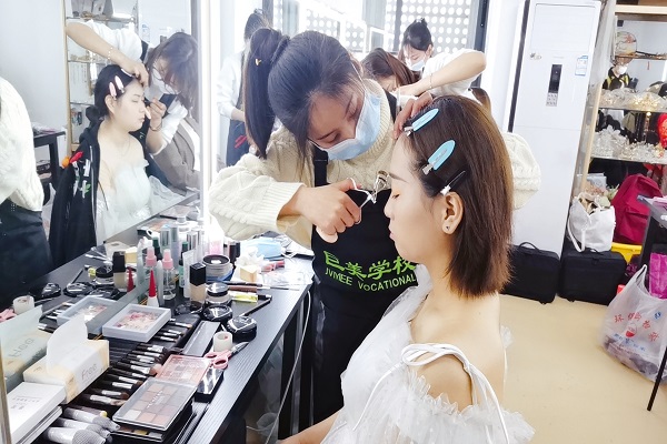 成都化装培训要学多久