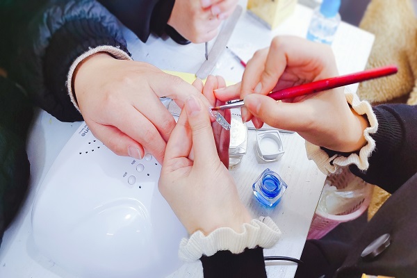 发卖转行学美甲勤学吗