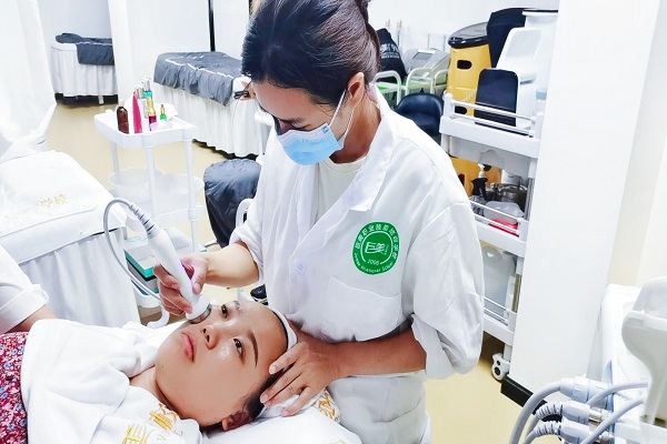 婴幼儿、少儿皮肤照顾护士