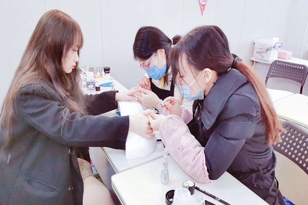 伯仲部照顾护士的产物