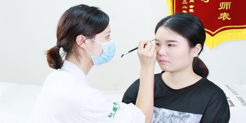 学纹绣：首创高薪职业之路