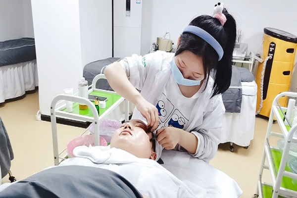 成都巨美黉舍：轻松入门，成绩斑斓奇迹！