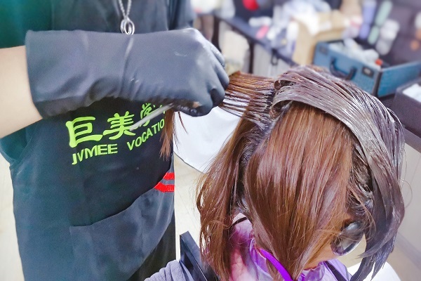 成都美发师进阶讲授—色系的搭配