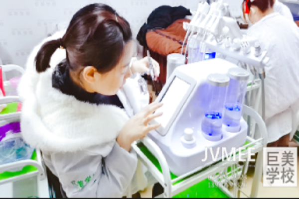 成都巨美黉舍轻松教你具有水嫩肤