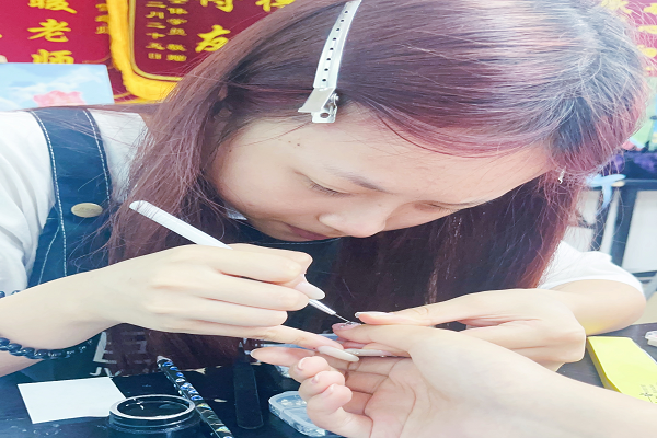 学美甲：差别课程知足差别须要