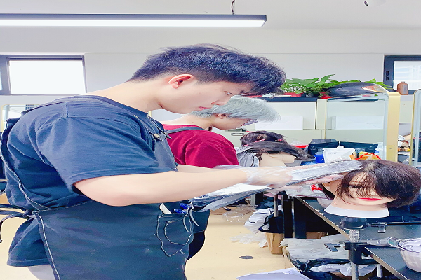 2024年学美发就不要再去当学徒
