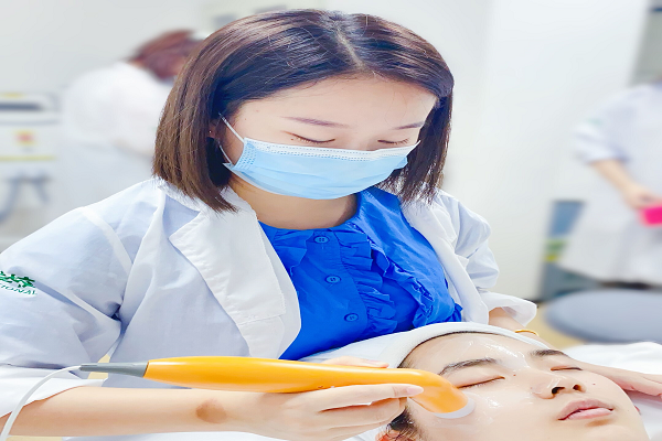 2024年低学历女孩应当学甚么？