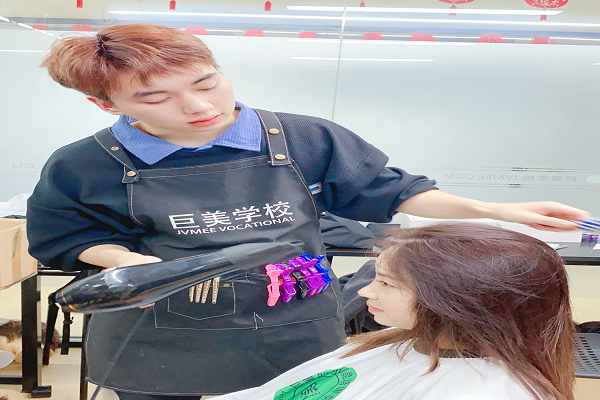 学美发是不是须要先天